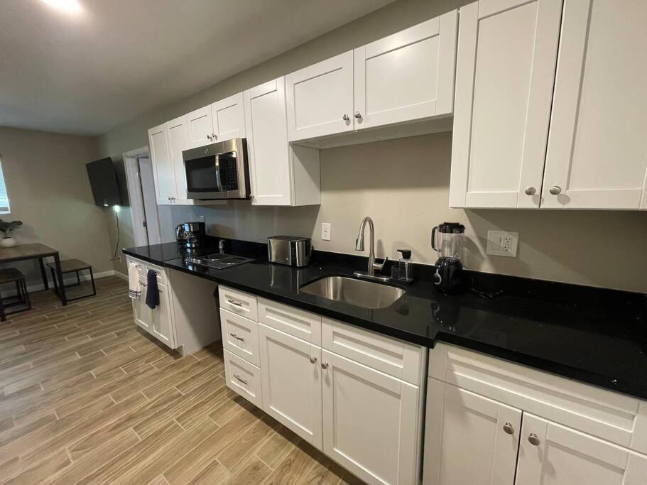 New Stylish Midtown With One Bedroom Феникс Экстерьер фото