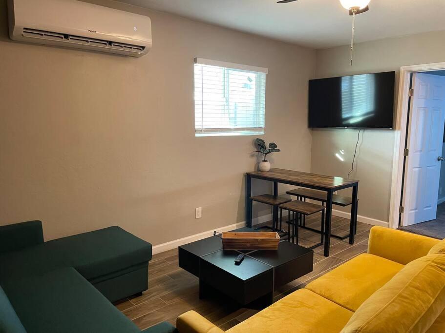 New Stylish Midtown With One Bedroom Феникс Экстерьер фото